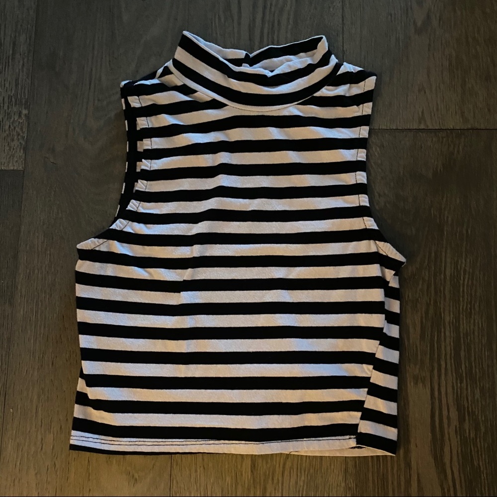 Stripe sexy backless turtle neck crop top